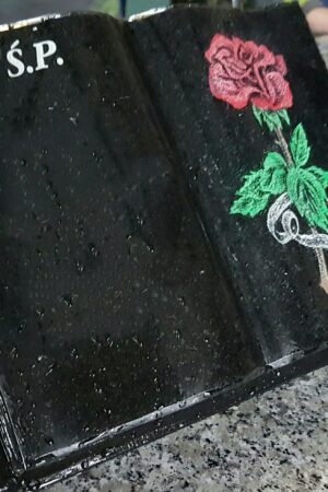 Książka z różą z granitu szwed nr.1546