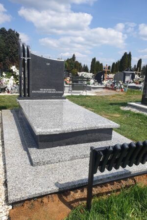 Nagrobek na grób murowany, granit strzegomski / impala nr.1439