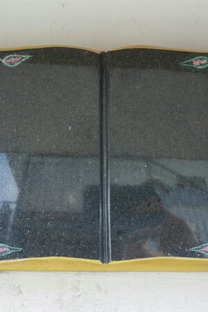 Książka granitowa ze zdobieniami, impala nr.1844