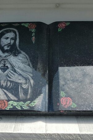 Książka granitowa z grawerem Pana Jezusa, impala nr.1843