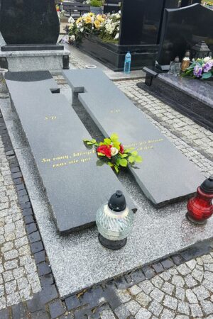 Nagrobek na grób murowany z granitu impala / strzegomski nr.1557