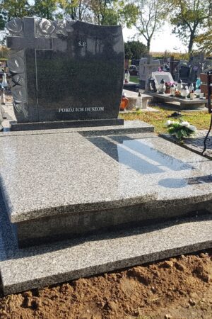 Nagrobek podwójny z różami, granit strzegomski / impala nr.349