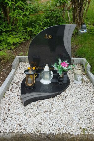 Mały nagrobek urnowy z granitu szwed nr.89