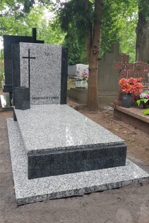 Nagrobek z granitu strzegomskiego