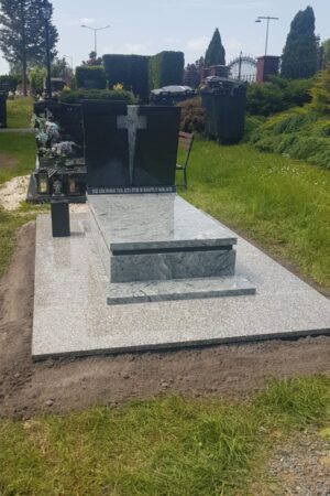 Nagrobek z posadzką, granit viscount white / szwed nr.1953