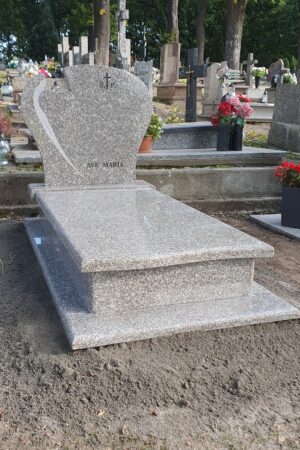 tani pomnik tablica z sercem