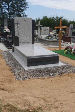 Nagrobek granit strzegomski / impala nr.1647