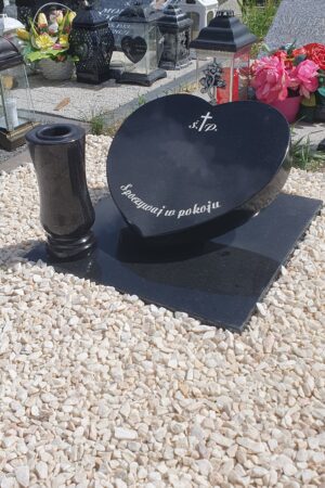 Nagrobek urnowy z sercem z granitu szwed nr.2047