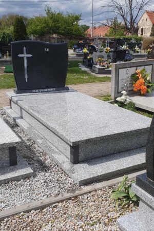 Nagrobek na grób murowany, strzegomski / impala dark nr.1560