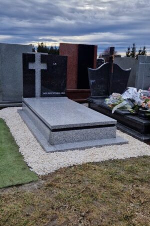 Nagrobek na grób murowany, granit strzegomski / impala nr.2098