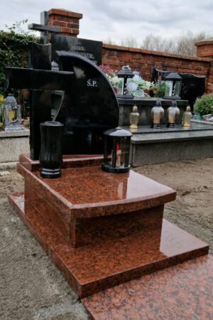 Nagrobek urnowy z granitu vanga / szwed nr.1239