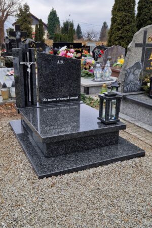 Nagrobek urnowy z lampionem z granitu impala nr.1825