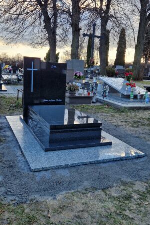 Nagrobek z granitu impala dark z posadzką nr.2277