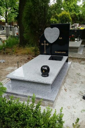 Nagrobek na grób murowany z sercem, strzegomski / szwed nr.801