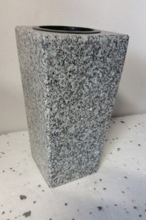 Wazon granitowy tarn nr.1031