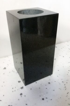 Wazon granitowy szwed nr.1033
