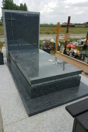 Nagrobek granitowy z posadzką, impala / strzegomski nr.1809